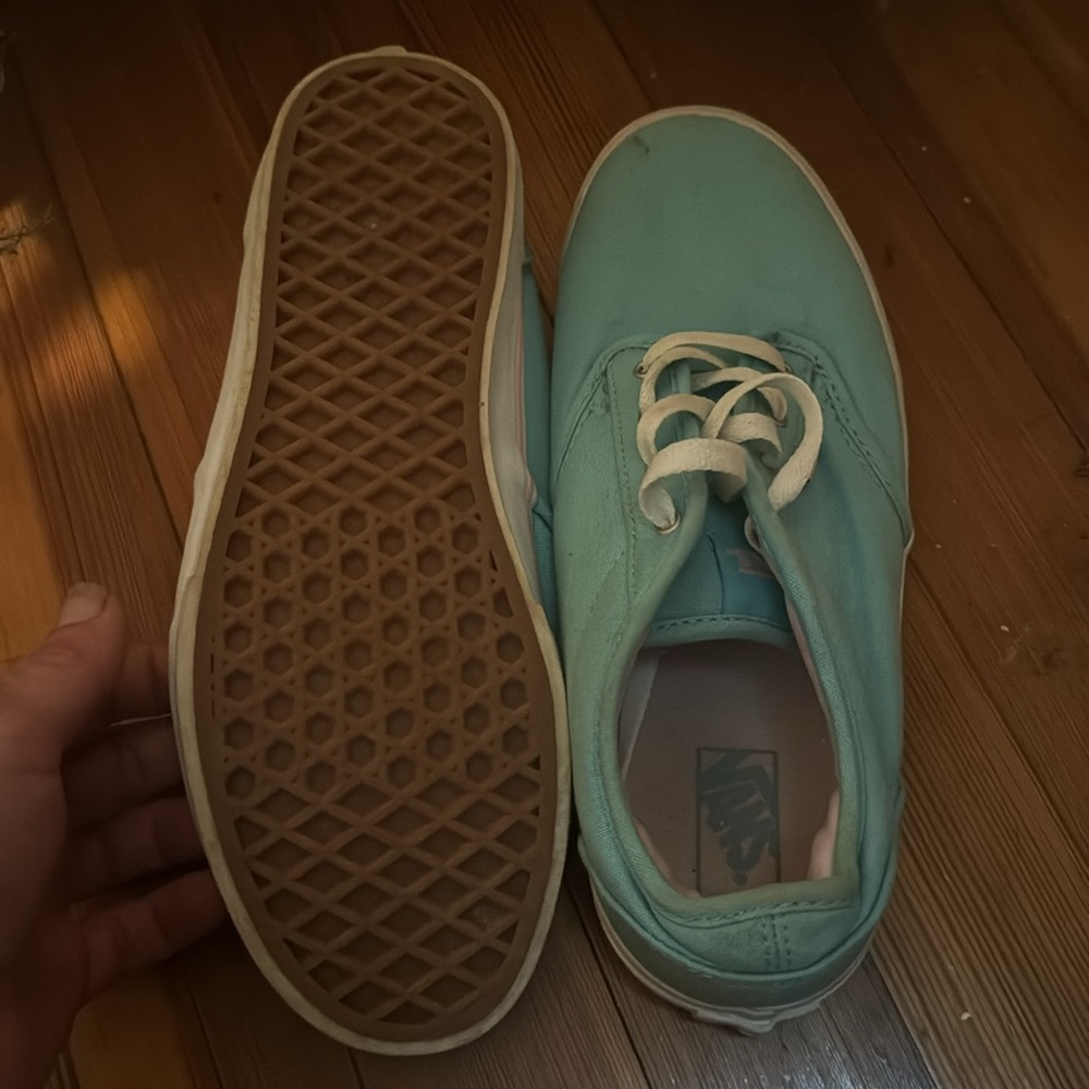 Vans - Picture 3 of 3